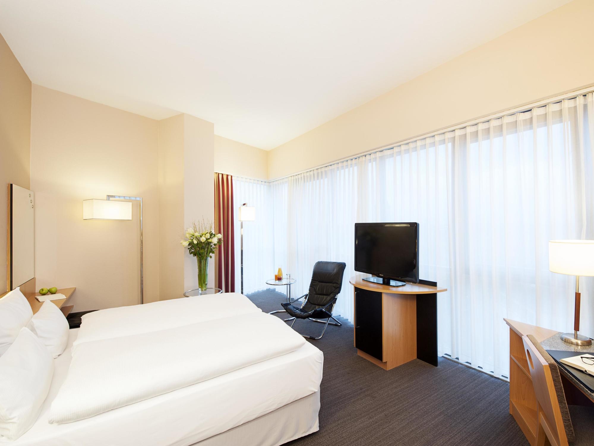Nh City 4*